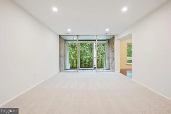 $159,900 | 8409 Greenbelt Road, Unit 8409102, Greenbelt, MD 20770