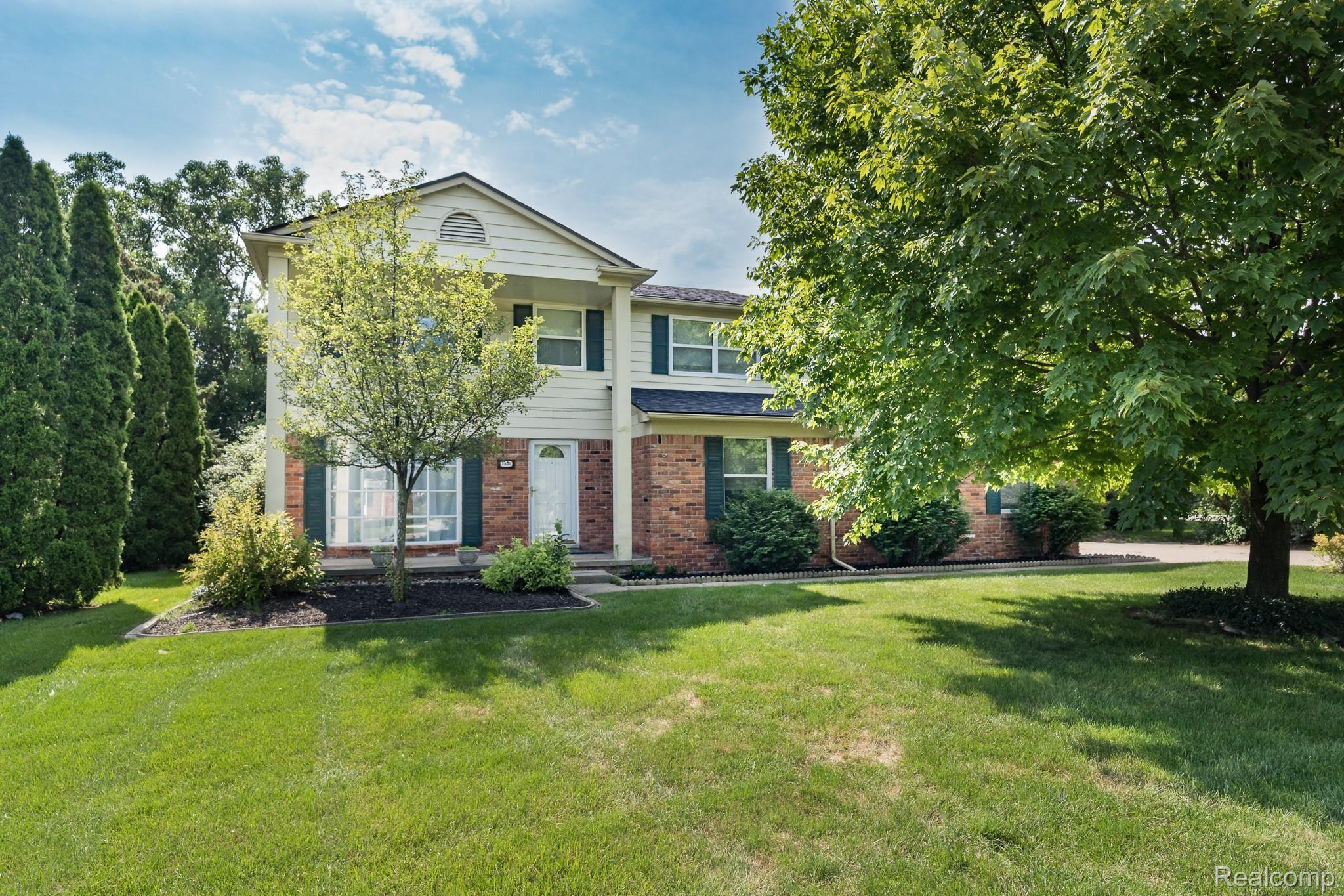 2802 Sandhurst Rochester, MI 48307 - Photo 1 of 24 2802 Sandhurst MLS-W001.jpg