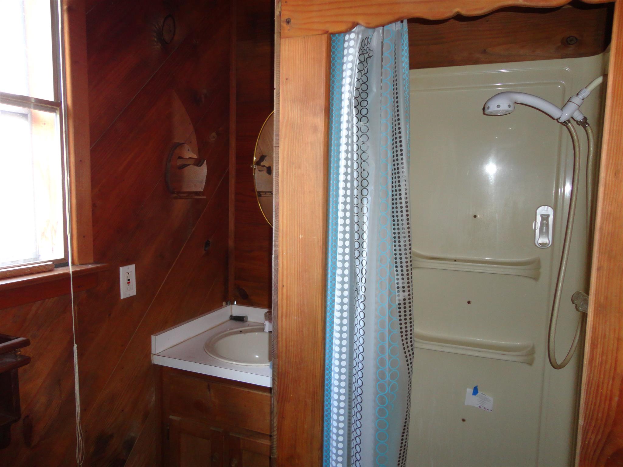 2478 Hurricane Ridge Road Smithville, TN 37166 - Photo 13 of 15 2nd bathroom