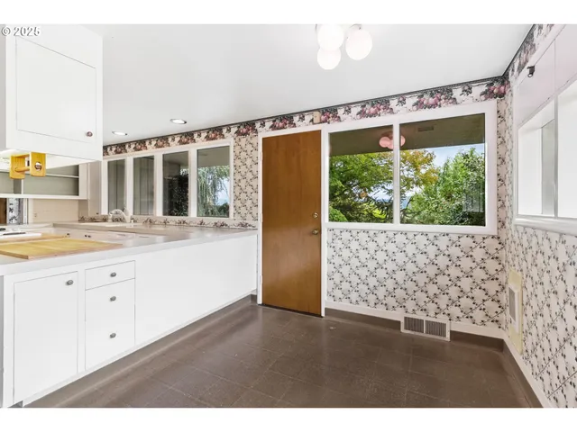 $850,000 | 2323 Olive Street, Eugene, OR 97405