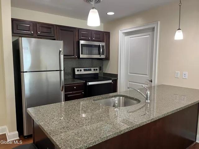 $2,094 | 11 Hampstead Place, Unit 213, Saratoga Springs, NY 12866