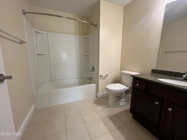 $2,094 | 11 Hampstead Place, Unit 213, Saratoga Springs, NY 12866