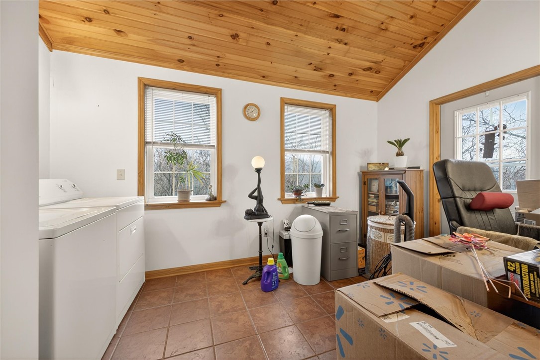 5790 Rossier Road Canandaigua Town, NY 14424 - Photo 12 of 46