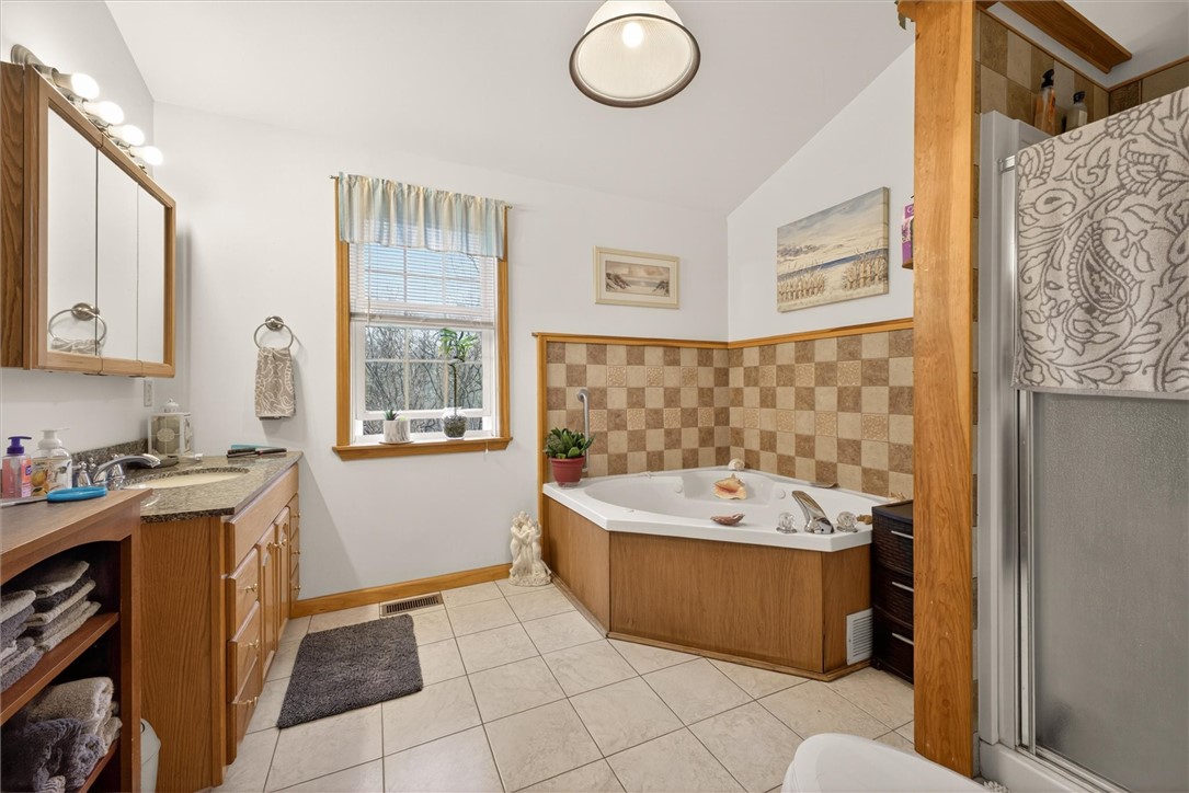 5790 Rossier Road Canandaigua Town, NY 14424 - Photo 15 of 46