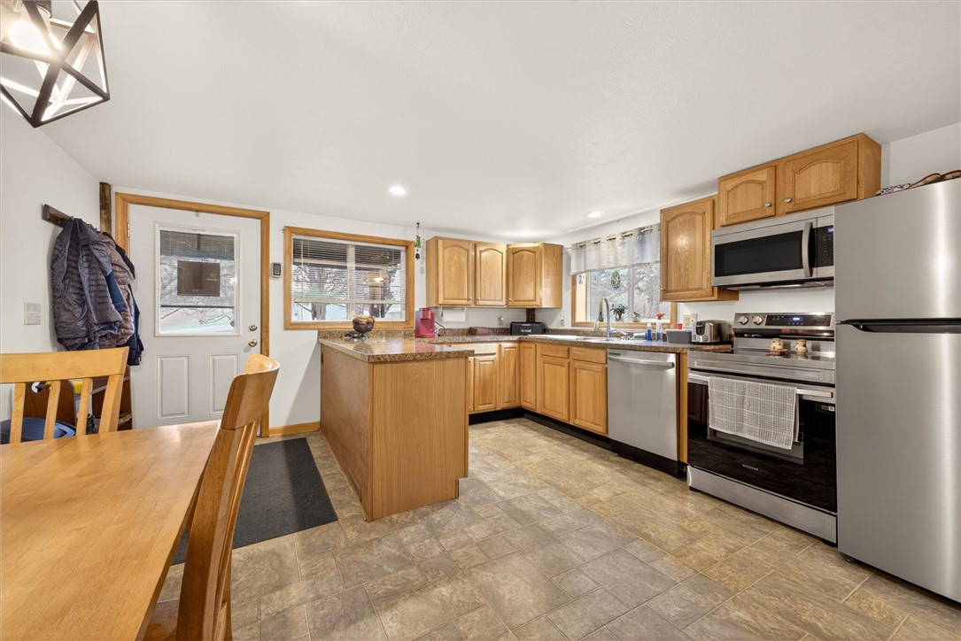 5790 Rossier Road Canandaigua Town, NY 14424 - Photo 7 of 46