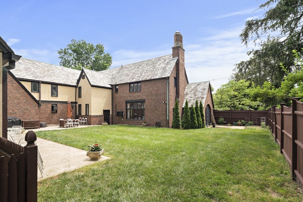 1765 Beacon Street Newton, MA 02468 - Photo 8 of 26