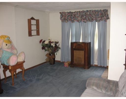 85-87 McClure Road Cheswick, PA 15024 - Photo 9 of 12 Living Room. Nice plastered walls.