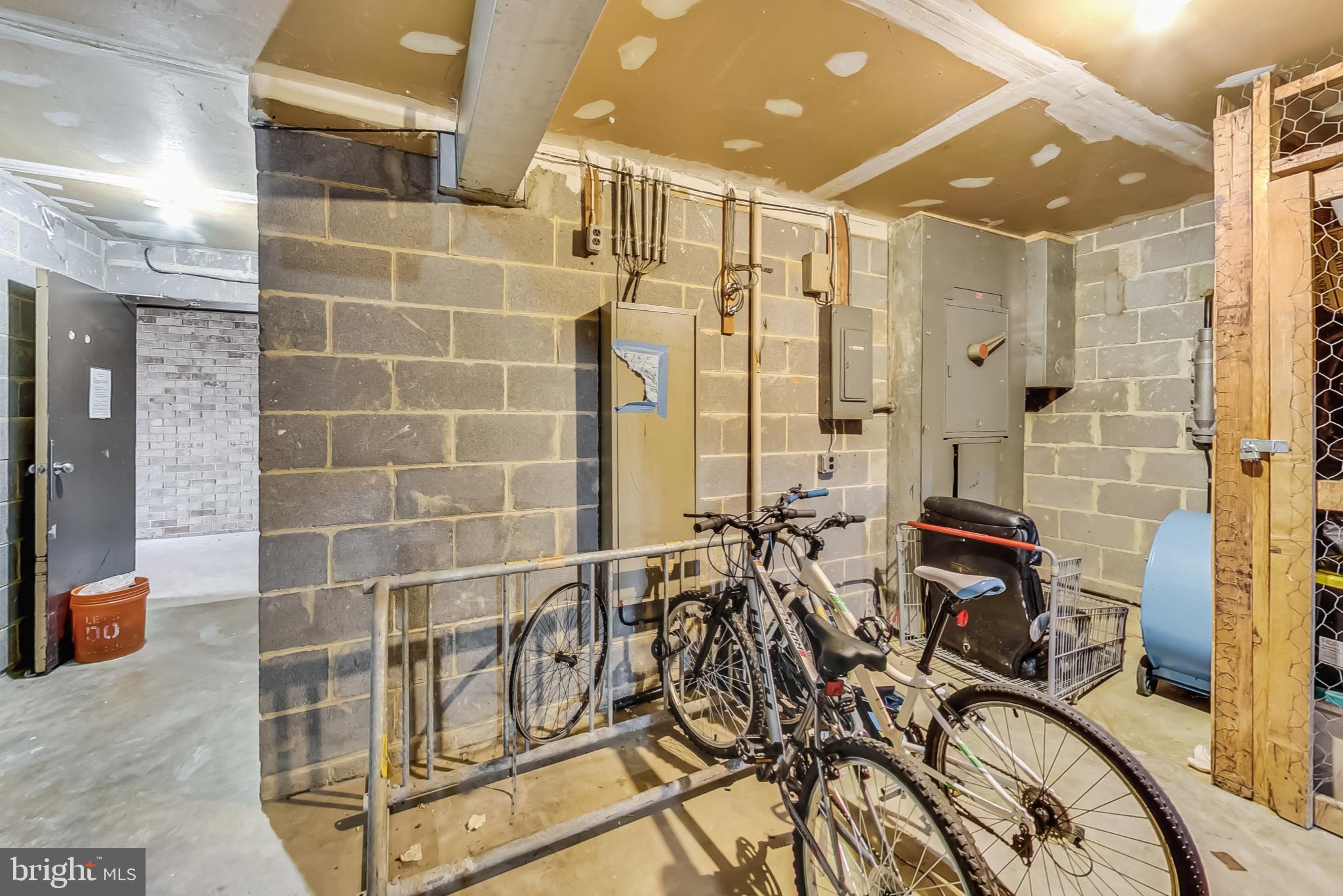 6143 Edsall Road, Unit B Alexandria, VA 22304 - Photo 23 of 25