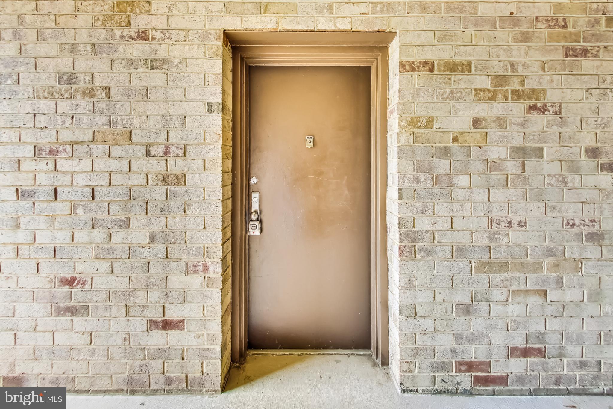 6143 Edsall Road, Unit B Alexandria, VA 22304 - Photo 3 of 25