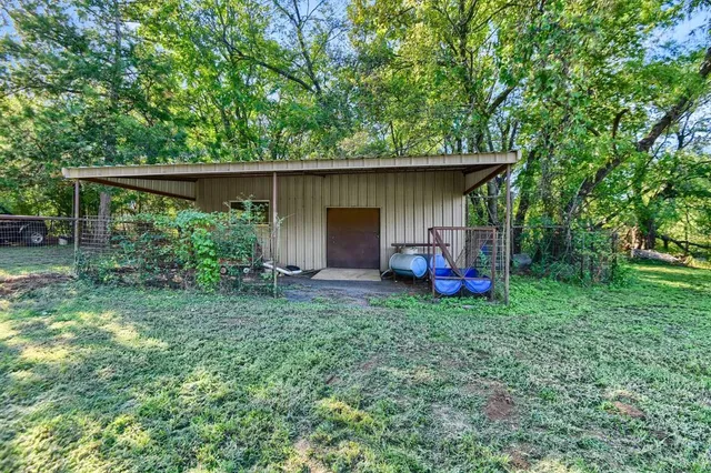 a view of a house with backyard and sitting area
