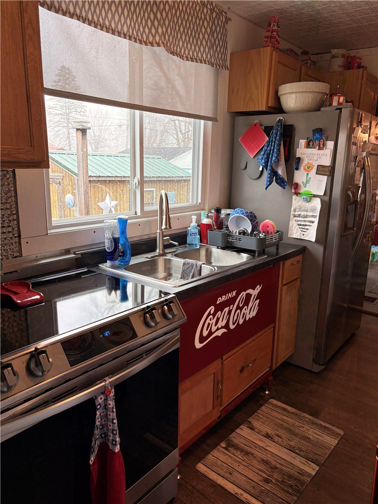 321 Liberty Street Eaton, OH 45320 - Photo 25 of 34 This cozy kitchen features practical appliances and a vibrant custom cabinet accent.