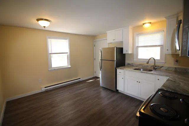 $1,800 | 88 Franklin Street, Unit 4, Derry, NH 03038