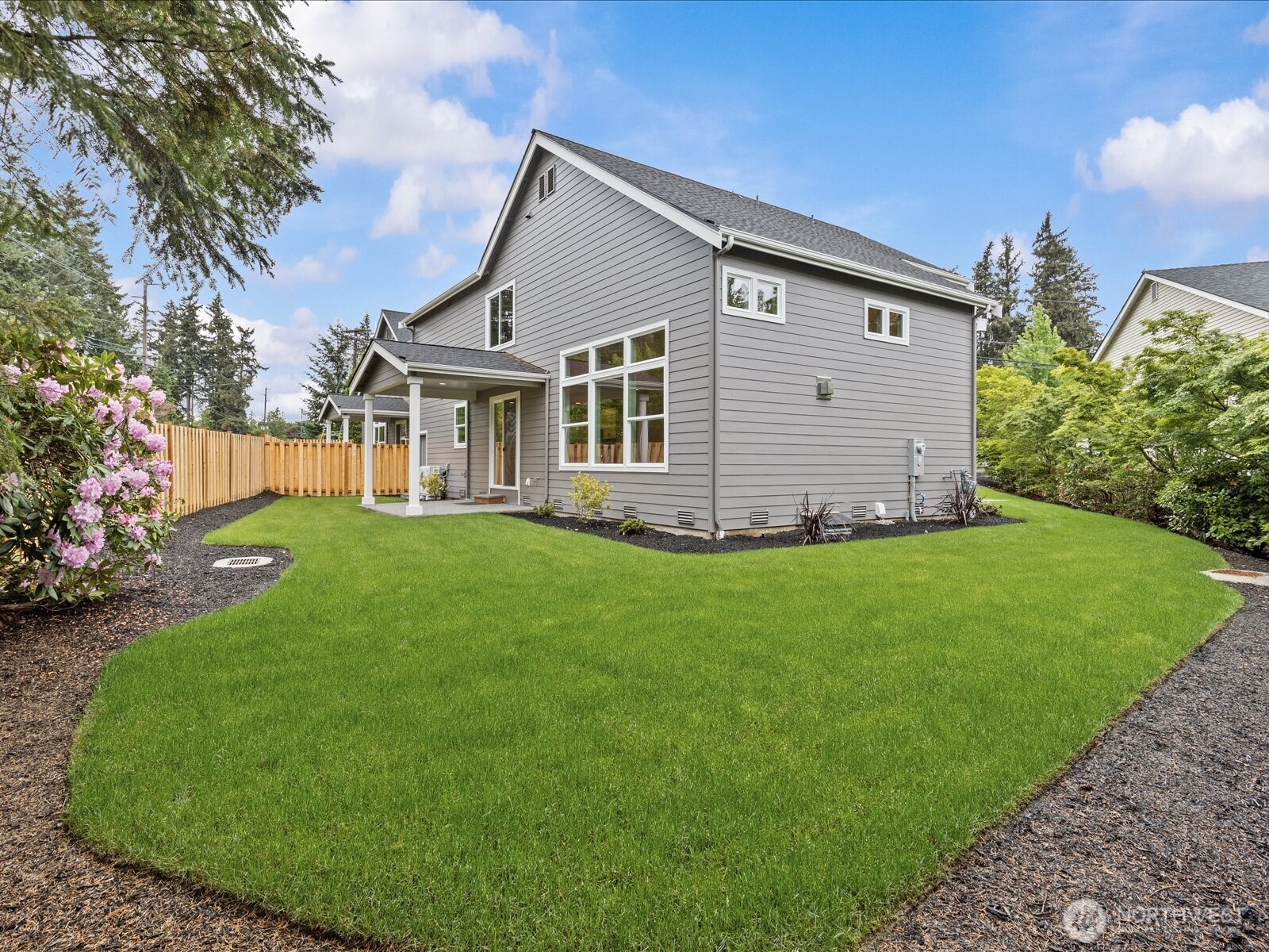 9207 Northeast 175th Street, Unit B Bothell, WA 98011 - Photo 32 of 36