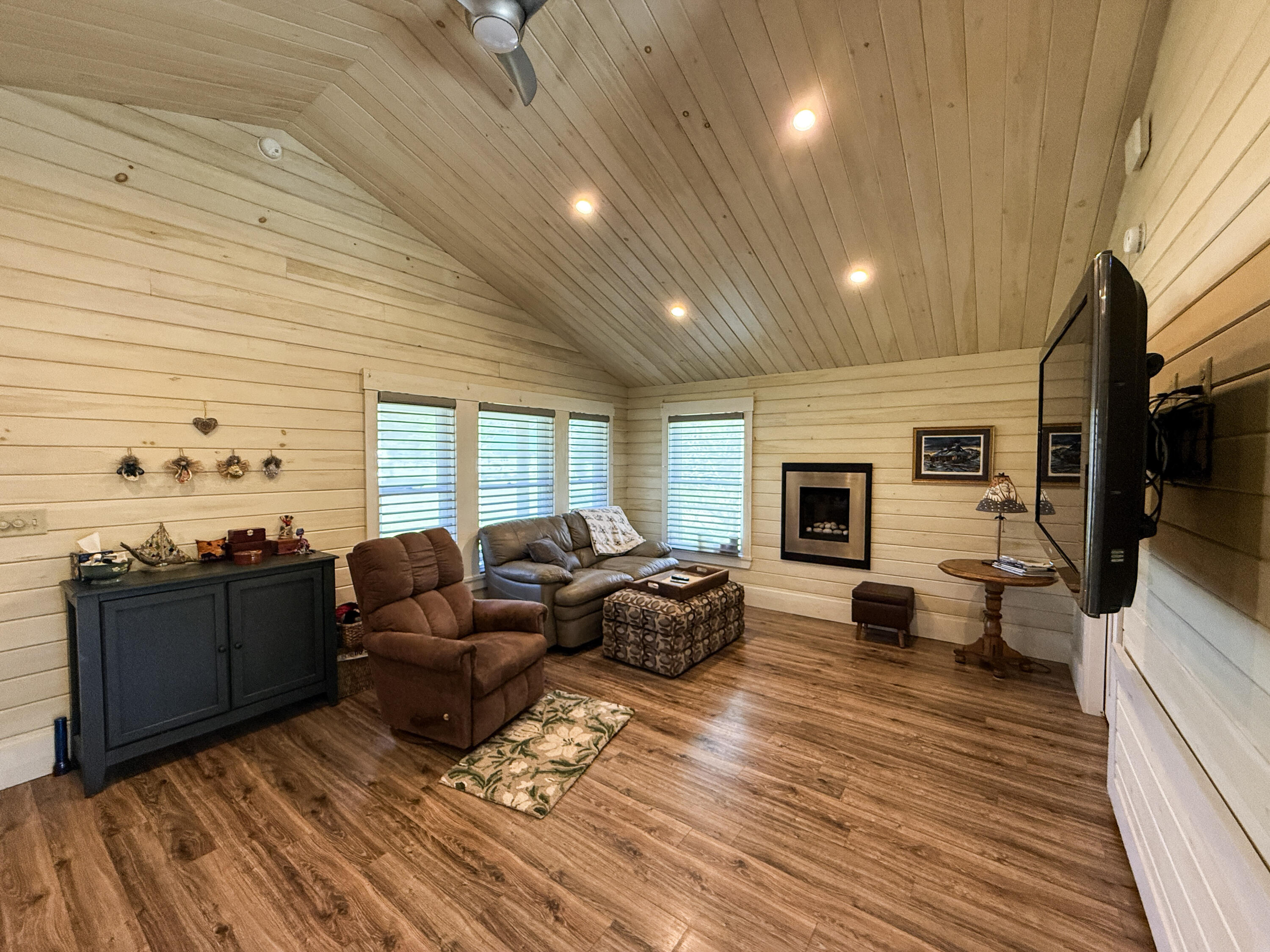 373 Spring Road Augusta, ME 04330 - Photo 15 of 32 Living room