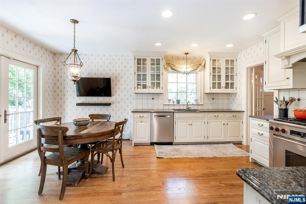 242 Forest Avenue Glen Ridge, NJ 07028 - Photo 16 of 49