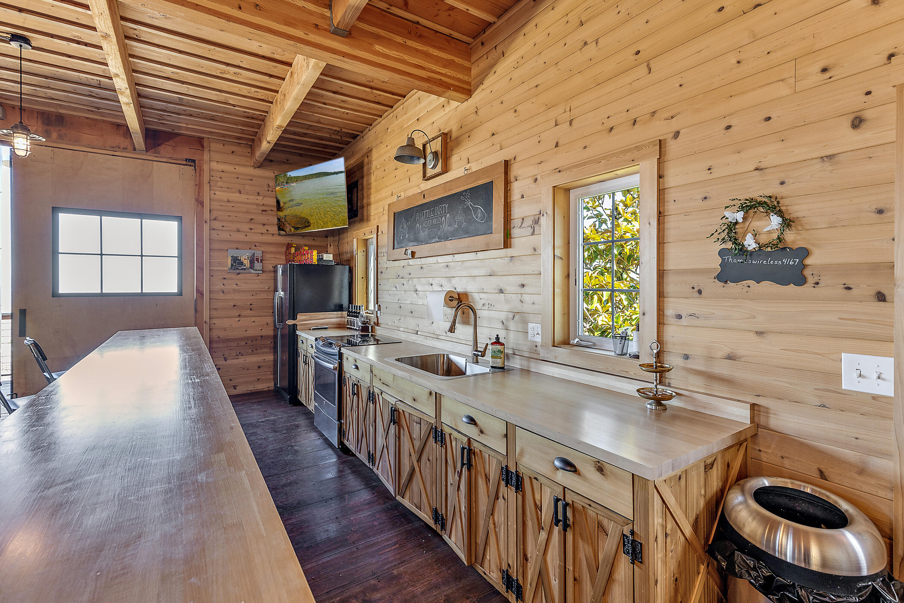 4167 Independence School Road Medford, OR 97501 - Photo 58 of 95 Barn bar and Kitchenette