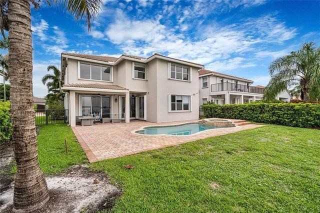 a view of a yard in front of house