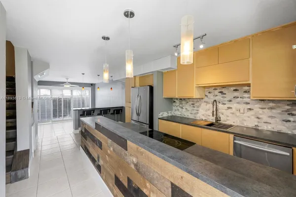 $300,000 | 10900 Southwest 104th Street, Unit 122, Miami, FL 33176