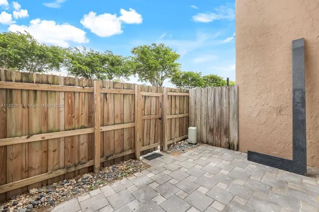 $300,000 | 10900 Southwest 104th Street, Unit 122, Miami, FL 33176