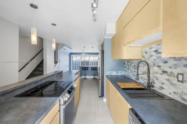 $300,000 | 10900 Southwest 104th Street, Unit 122, Miami, FL 33176