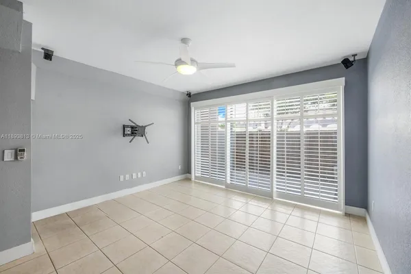 $300,000 | 10900 Southwest 104th Street, Unit 122, Miami, FL 33176