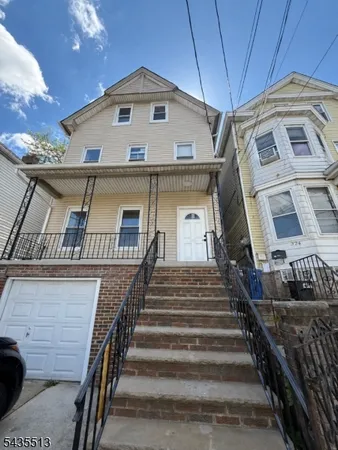 $2,200 | 322 Court Street, Unit 1, Elizabeth Port, NJ 07206