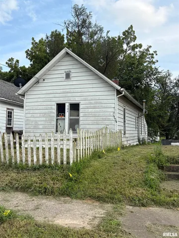 $13,000 | 204 Locust Street, Quincy, IL 62301