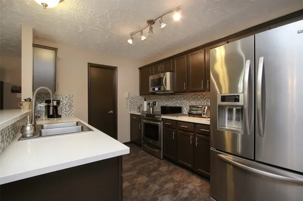$2,300 | 8051 Bay Branch Drive, Unit 323, The Woodlands, TX 77382