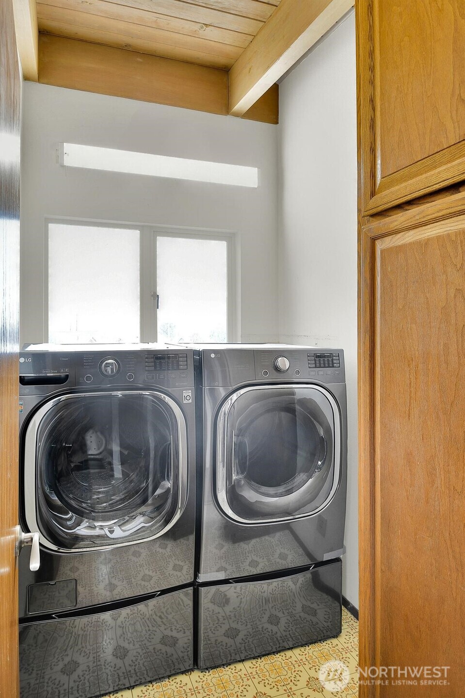 8240 South 114th Street Seattle, WA 98178 - Photo 11 of 24