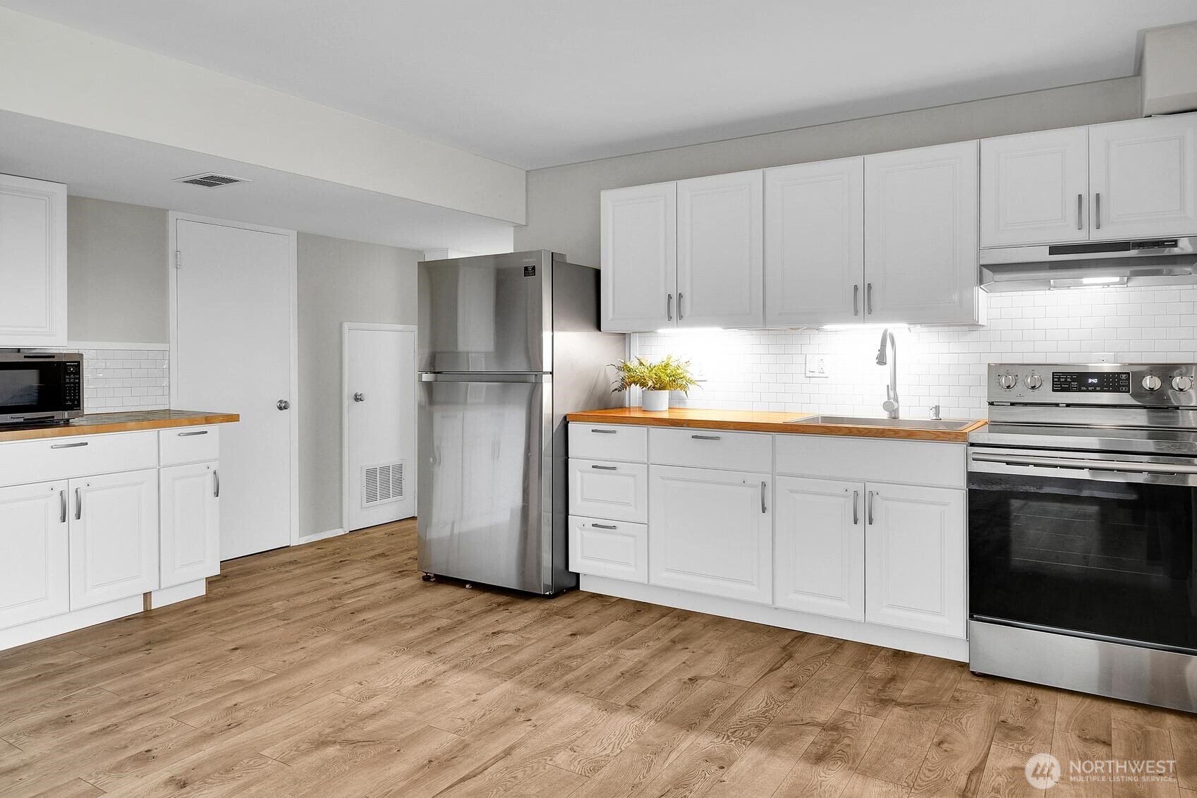 8240 South 114th Street Seattle, WA 98178 - Photo 14 of 24