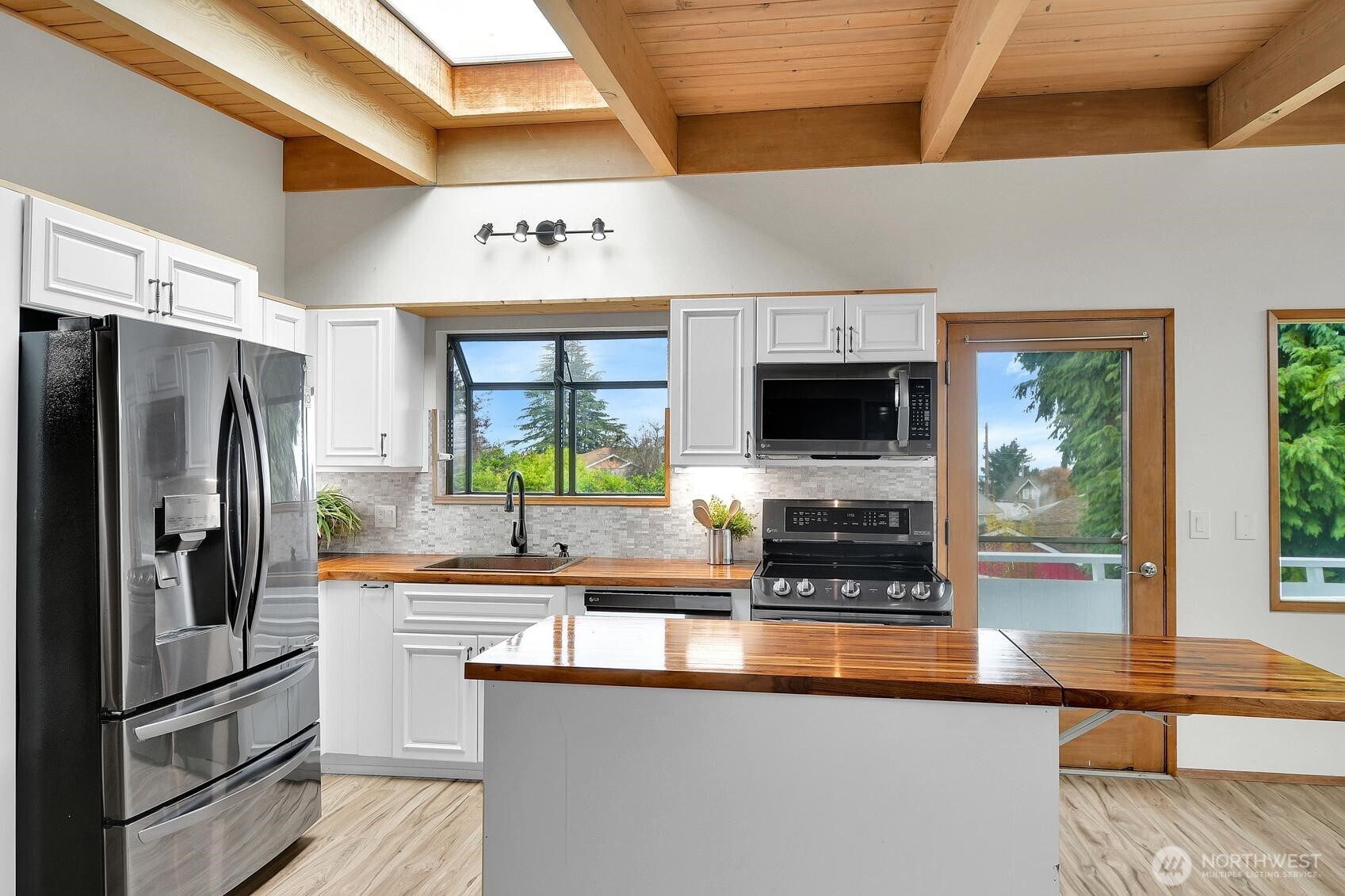 8240 South 114th Street Seattle, WA 98178 - Photo 4 of 24