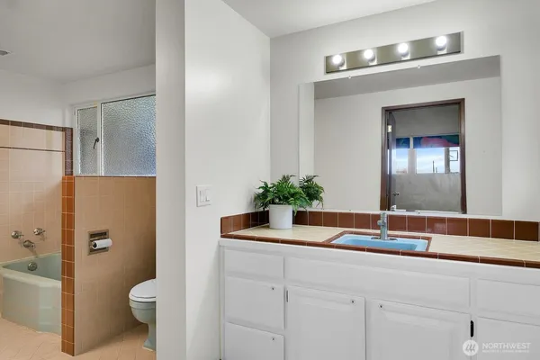 $3,200 | 8240 South 114th Street, Seattle, WA 98178