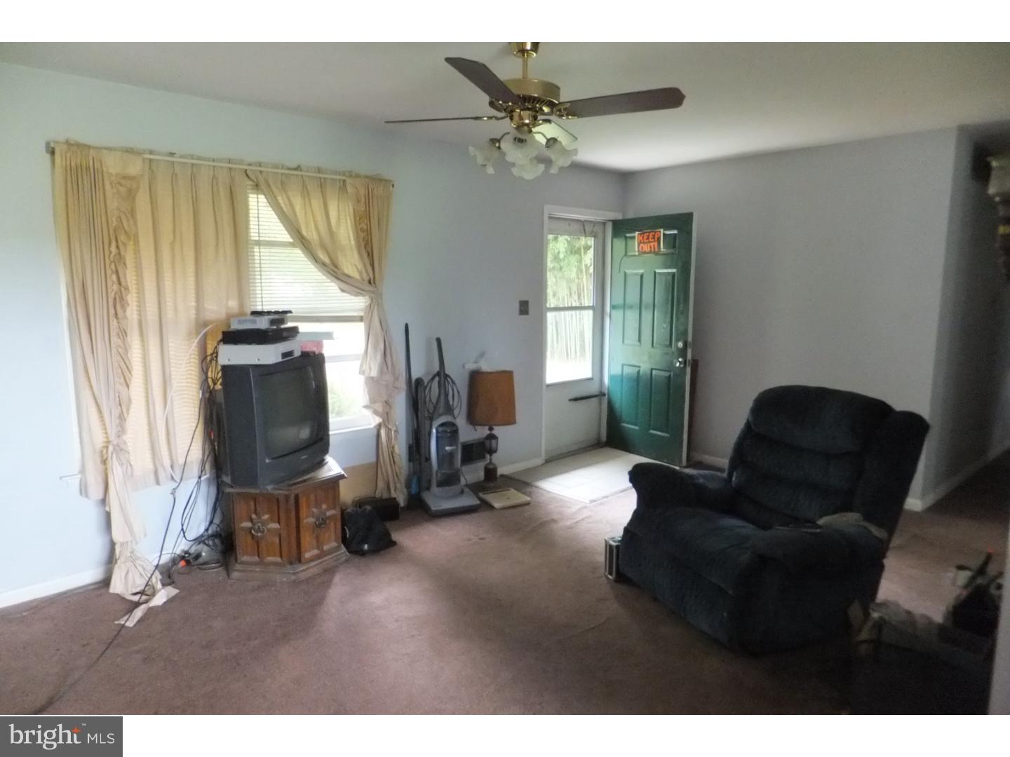 580 Township Line Road Franklinville, NJ 08322 - Photo 3 of 20 Living Room