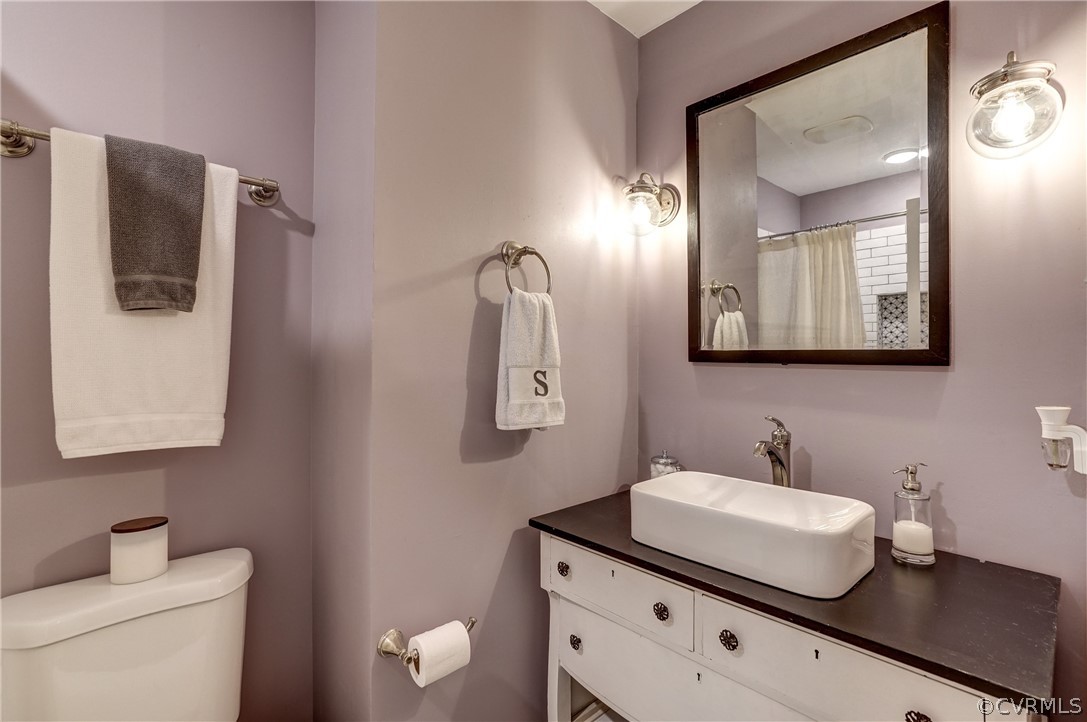 4801 Newbys Bridge Road Chesterfield, VA 23832 - Photo 21 of 34 a bathroom with a sink and mirror
