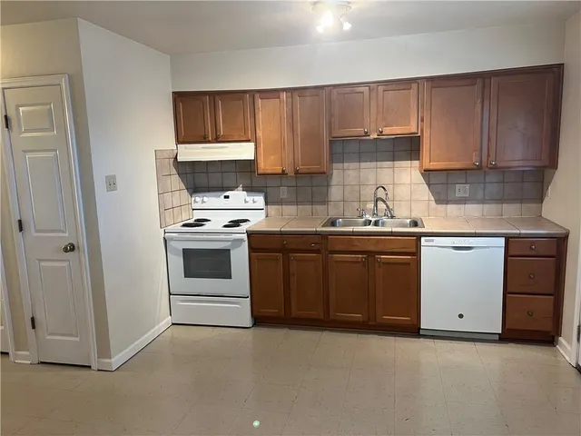 $1,100 | 316 Plantation Drive, Unit 4, Chalmette, LA 70043