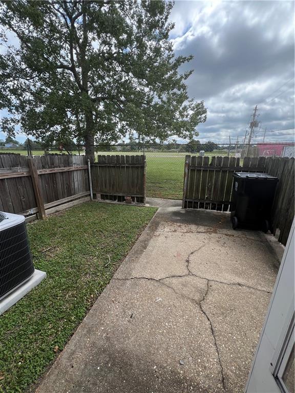 316 Plantation Drive, Unit 4 Chalmette, LA 70043 - Photo 27 of 28