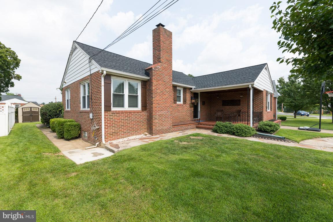 912 Lynvue Road Linthicum Heights, MD 21090 - Photo 2 of 27 All Brick Home