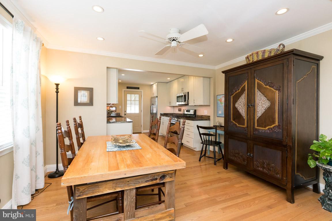 912 Lynvue Road Linthicum Heights, MD 21090 - Photo 20 of 27 Dining Room