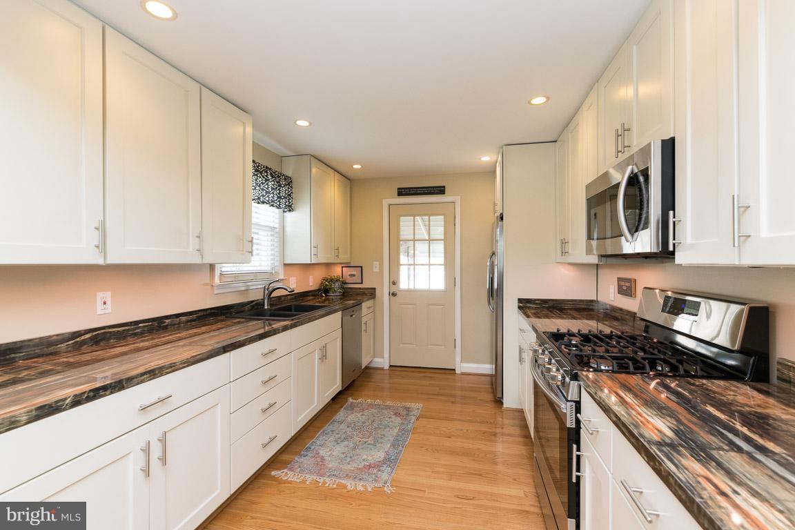 912 Lynvue Road Linthicum Heights, MD 21090 - Photo 22 of 27 Kitchen