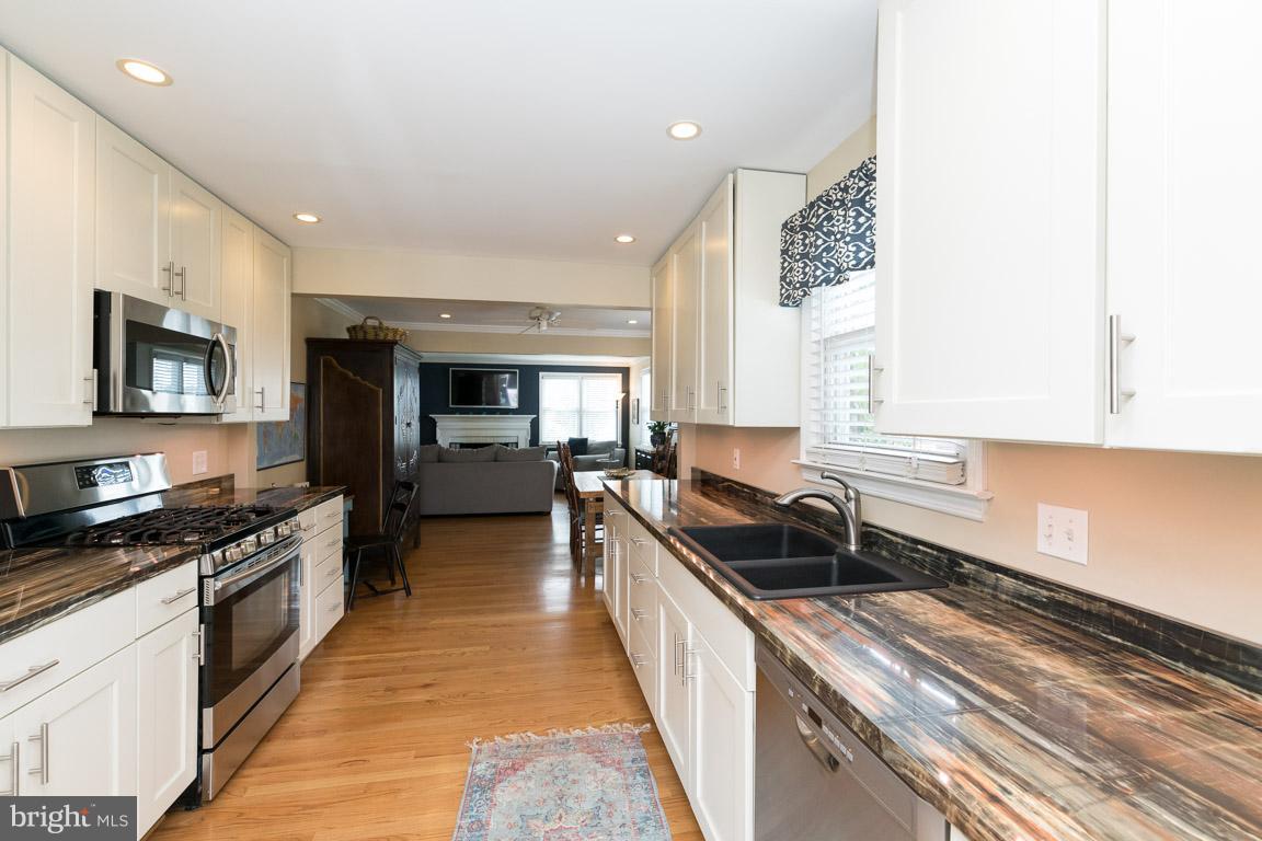 912 Lynvue Road Linthicum Heights, MD 21090 - Photo 23 of 27 Kitchen