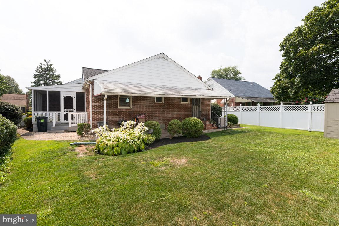 912 Lynvue Road Linthicum Heights, MD 21090 - Photo 5 of 27 Exterior (Rear)