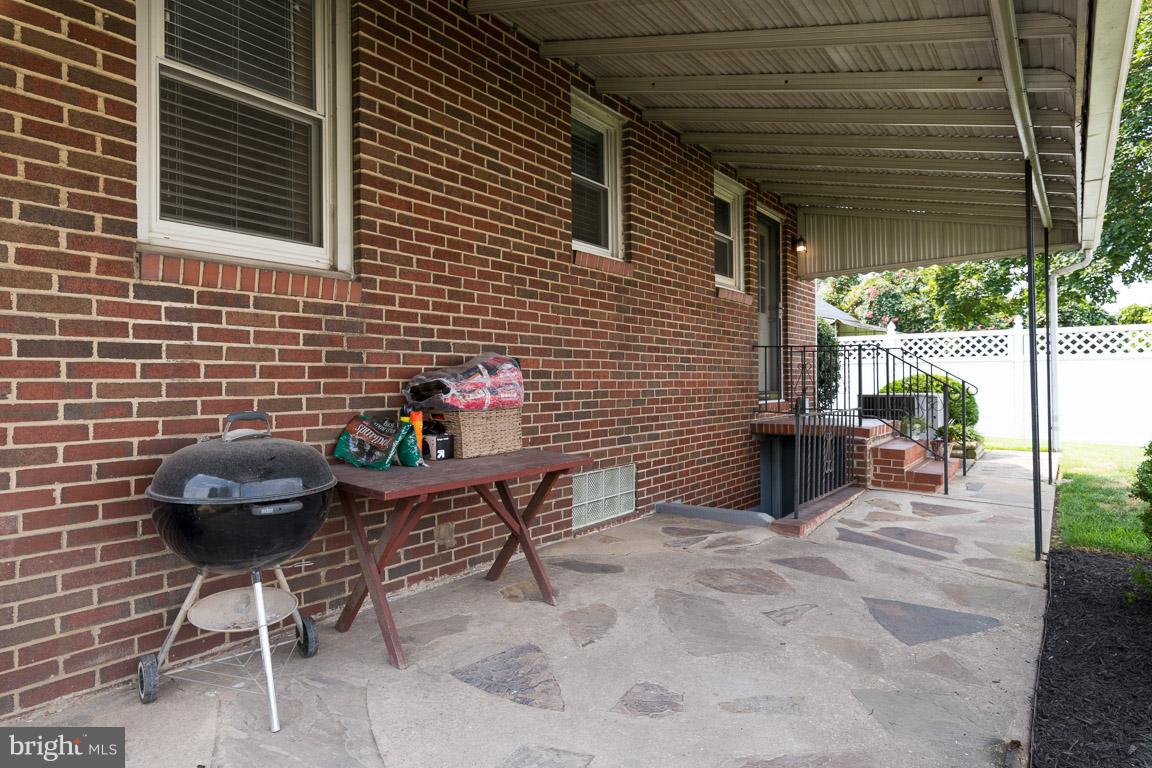 912 Lynvue Road Linthicum Heights, MD 21090 - Photo 6 of 27 Back Flagstone Patio