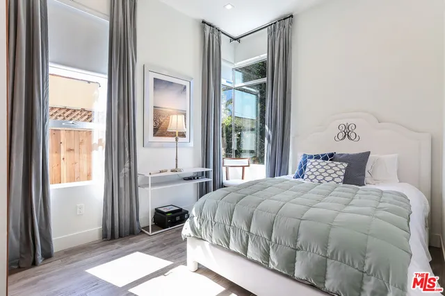 $14,000 | 912 North Crescent Heights Boulevard, Los Angeles, CA 90046