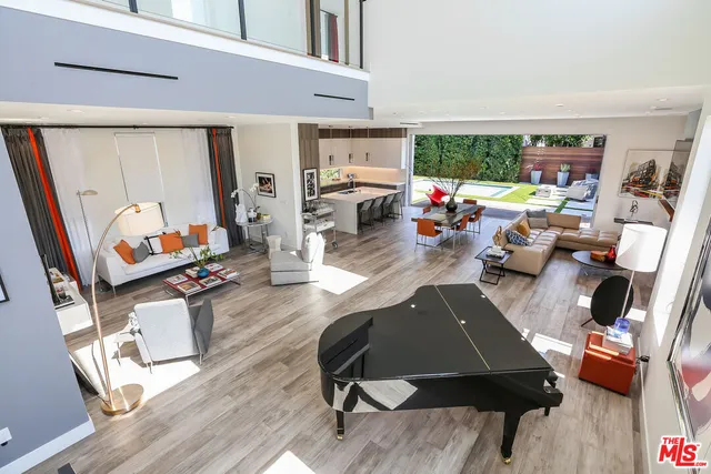 $14,000 | 912 North Crescent Heights Boulevard, Los Angeles, CA 90046