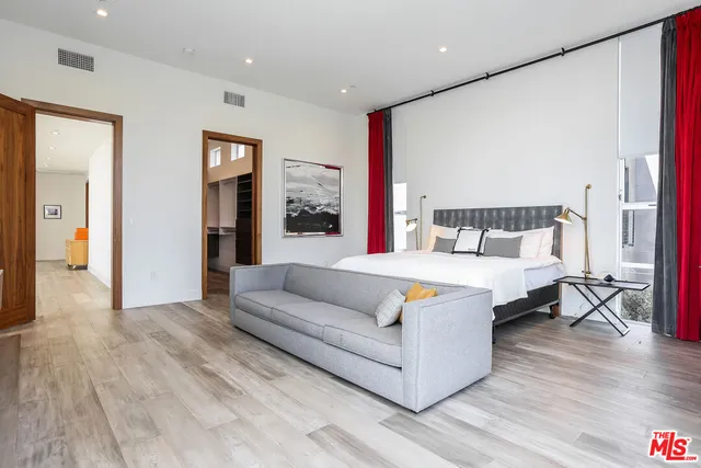 $14,000 | 912 North Crescent Heights Boulevard, Los Angeles, CA 90046