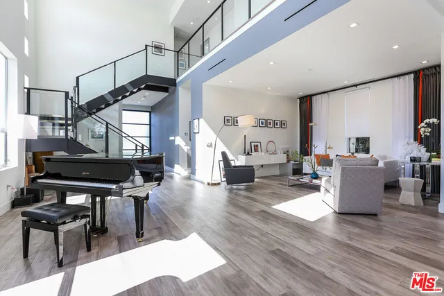 $14,000 | 912 North Crescent Heights Boulevard, Los Angeles, CA 90046