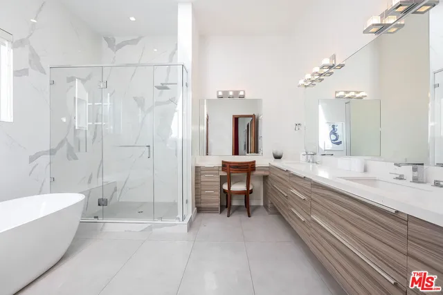 $14,000 | 912 North Crescent Heights Boulevard, Los Angeles, CA 90046