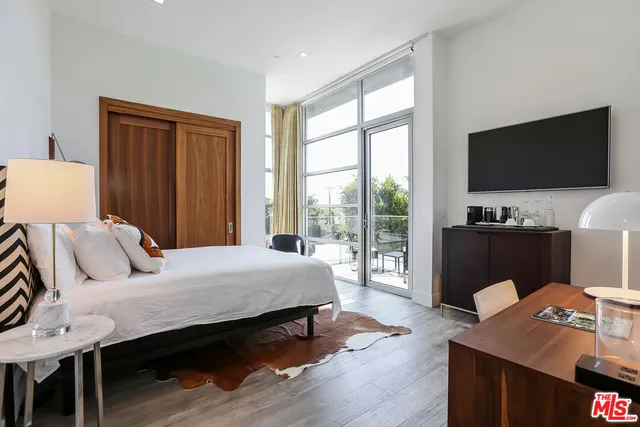 $14,000 | 912 North Crescent Heights Boulevard, Los Angeles, CA 90046