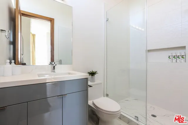 $14,000 | 912 North Crescent Heights Boulevard, Los Angeles, CA 90046