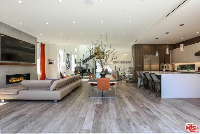 $14,000 | 912 North Crescent Heights Boulevard, Los Angeles, CA 90046